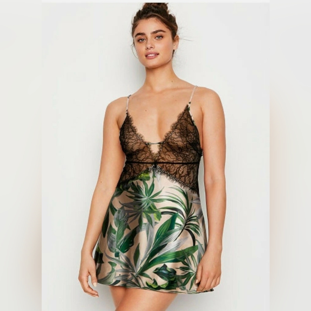 Elegant Black and Green Lace Slip Dress